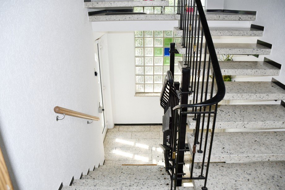 helles Treppenhaus Mehrfamilienhaus Darmstadt-Wixhausen