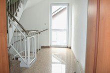 Treppenhaus 1. Obergeschoss **VERKAUFT** Hochwertiges Wohn-/Gesch�ftshaus mit vielseitigen Nutzungsm�glichkeiten