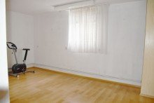 Zimmer Untergeschoss **VERKAUFT** Einfamilienhaus mit ca. 100 m� Wfl. auf einer Ebene zuz. wohnraumm��ig ausgebautes UG