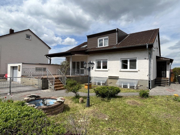 Hausansicht B�ttelborn-Worfelden Haus **VERMIETET** Gro�z�giges Ein- bis Zweifamilienhaus mit vielseitigen Nutzungsoptionen