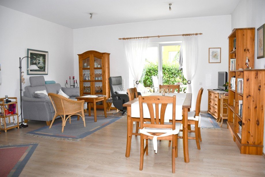 ger�umiger Wohn-/Essbereich Erdgeschosswohnung Zwingenberg