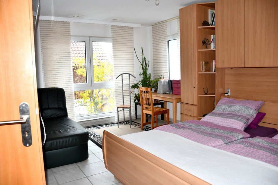 gro�es Schlafzimmer Obergeschoss Doppelhaush�lfte Reinheim