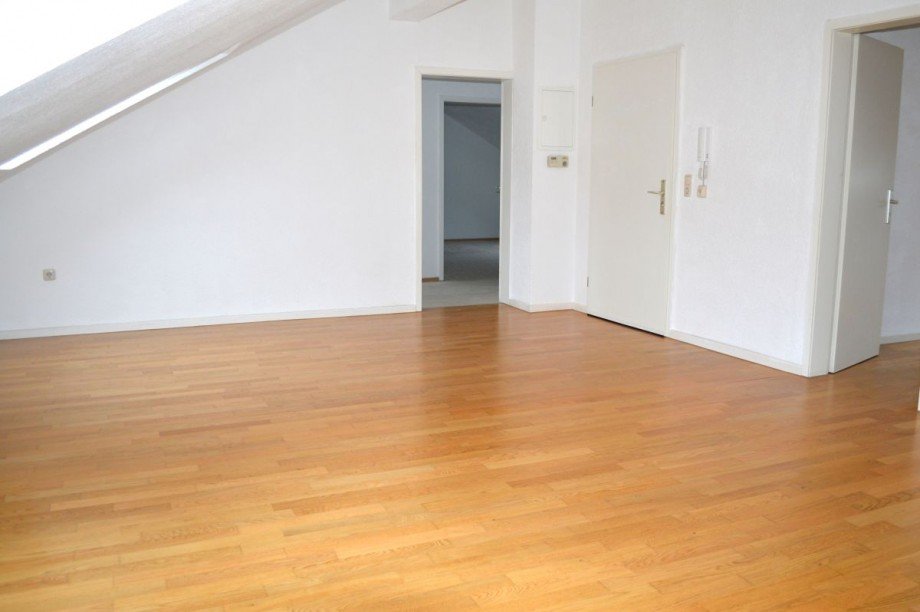 Wohnzimmer mit Parkettboden Dachgeschosswohnung Darmstadt