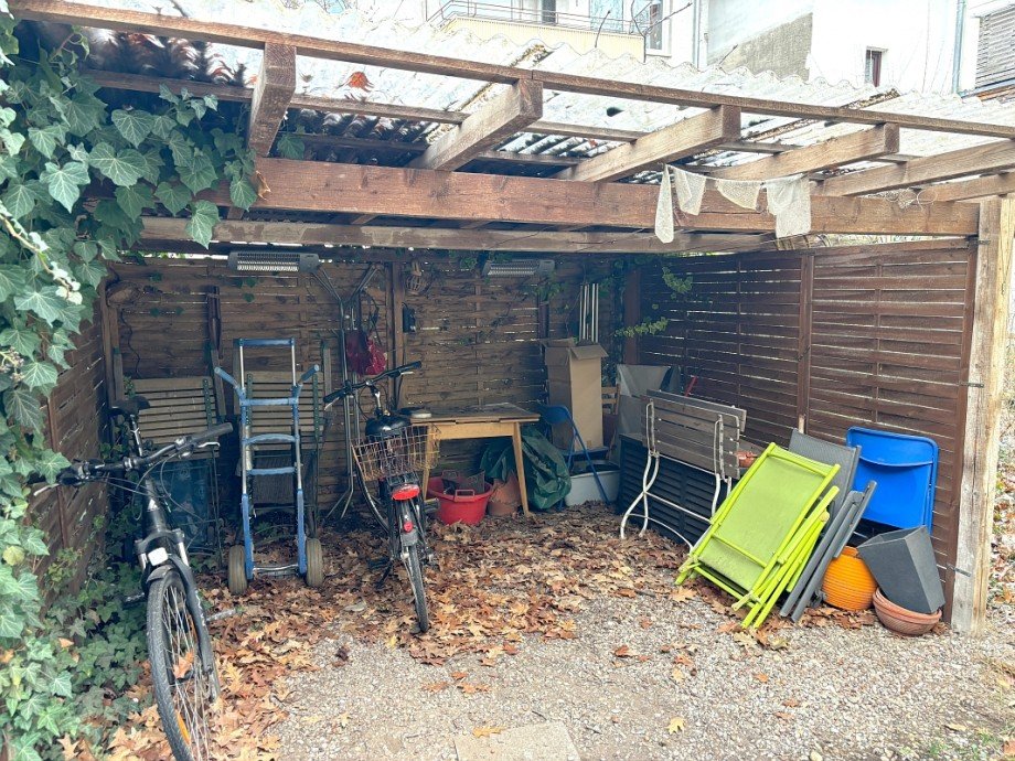 Unterstellm�glichkeit im Garten Einfamilienhaus Darmstadt