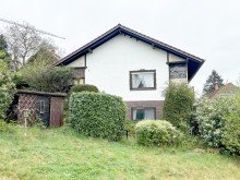Hausansicht **VERKAUFT** Einfamilienhaus mit ca. 100 m� Wfl. auf einer Ebene zuz. wohnraumm��ig ausgebautes UG