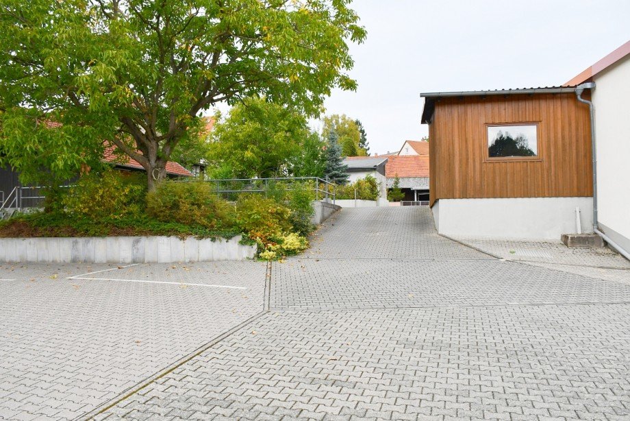 befestigte Hoffl�che Renditeobjekt Fr�nkisch-Crumbach