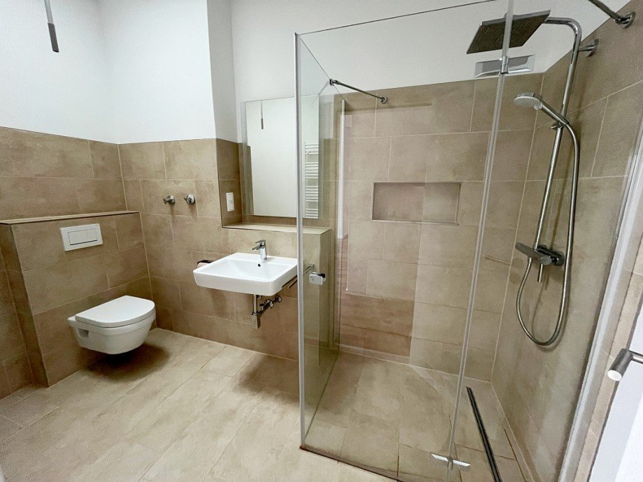 modernes Tageslichtbad Dachgeschosswohnung Darmstadt