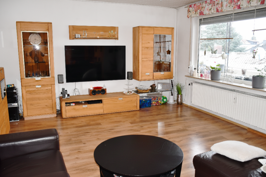 OG: Wohnbereich mit Balkonzugang Zweifamilienhaus Weiterstadt