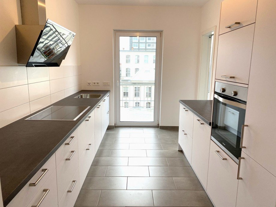 neu eingebaute hochwertige Einbauk�che Etagenwohnung Darmstadt