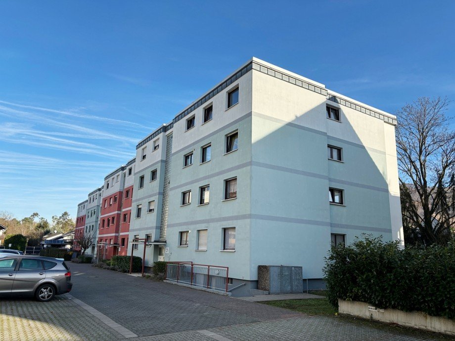 Hausansicht Eingangsseite Etagenwohnung Seeheim-Jugenheim