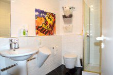 modernes Duschbad Ebene 1 **VERKAUFT** Kurviertel Auerbach! Hochwertige Maisonettewohnung der Extraklasse