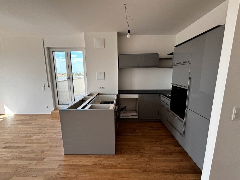 moderne Einbauk�che - wird wie auf KI-Bearbeitung fertiggestellt Dachgeschosswohnung Darmstadt