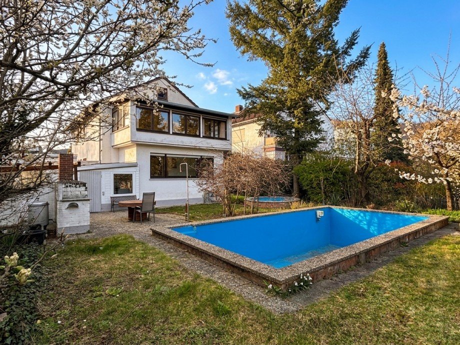 Hausansicht Gartenseite Zweifamilienhaus Seeheim-Jugenheim