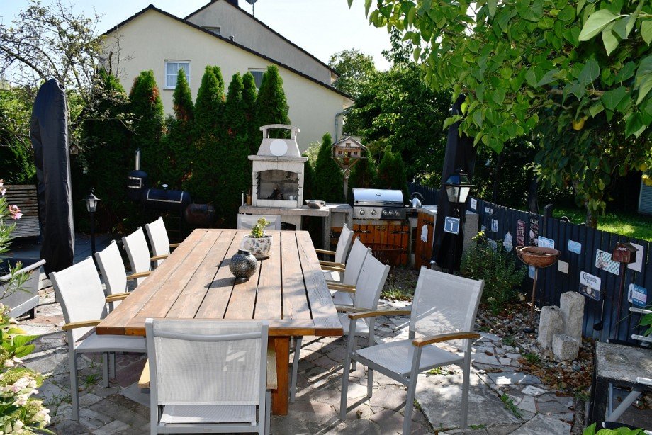 sch�ner Sitzplatz im Garten Mehrfamilienhaus Darmstadt