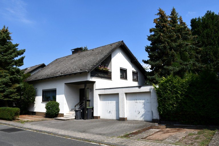 gepflegtes Zweifamilienhaus... Darmstadt-Wixhausen Zweifamilienhaus **VERKAUFT** Attraktives Zweifamilienhaus, kurzfristig freiwerdend